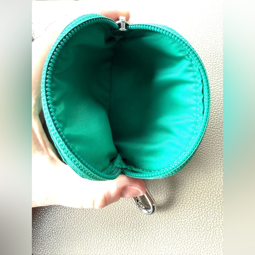 Lululemon Emerald Green Zippered Pouch Wrislet - Picture 4 of 9